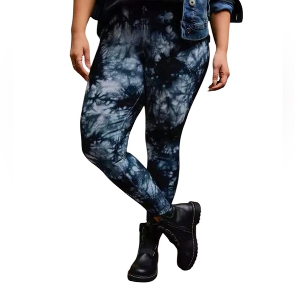 torrid Pants - Torrid Signature Waist Fleece Lined Leggings